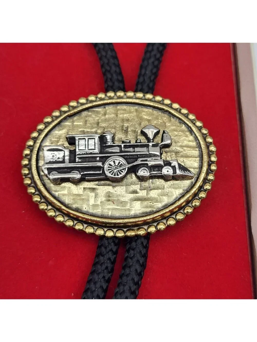 Vintage Southern Pacific railroad Train Bolo Tie in box CP Huntington Employee